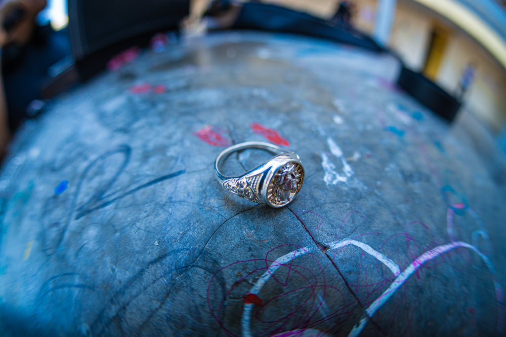 anillo con sello de cristo